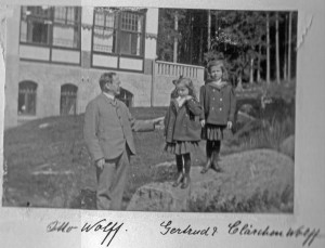 1905 Otto Wolff and his Two Daughters edited1